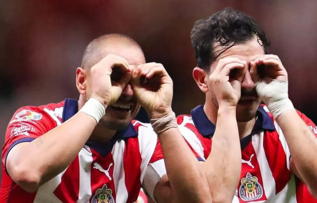 Noche de Victoria para las Chivas con el gol de Chicharito 