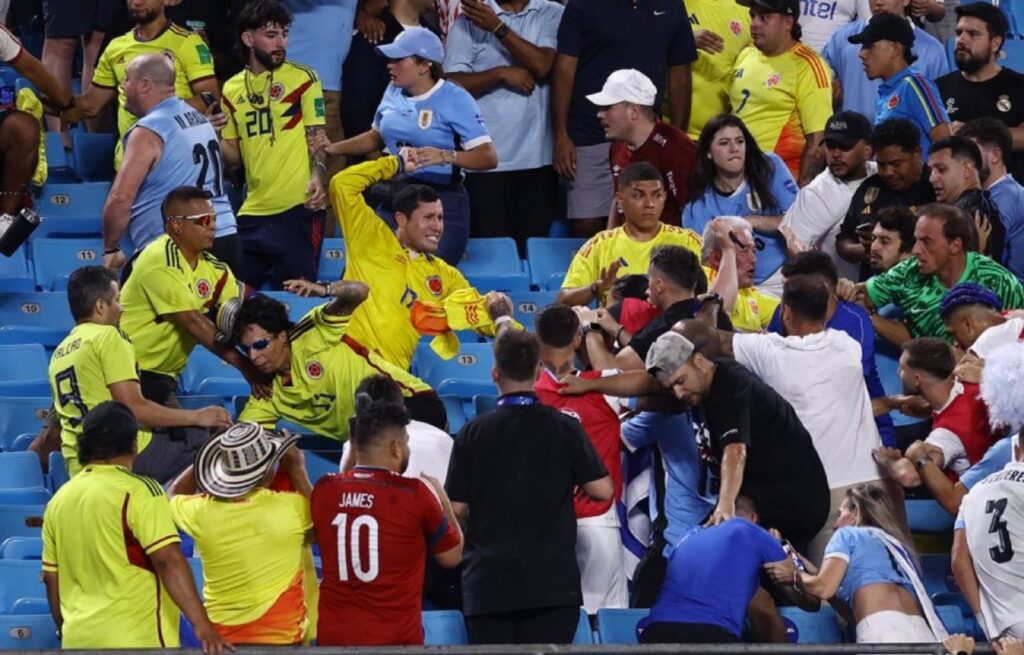 VIDEO Darwin Núñez Sube a la Tribuna para Enfrentarse a Hinchas de Colombia