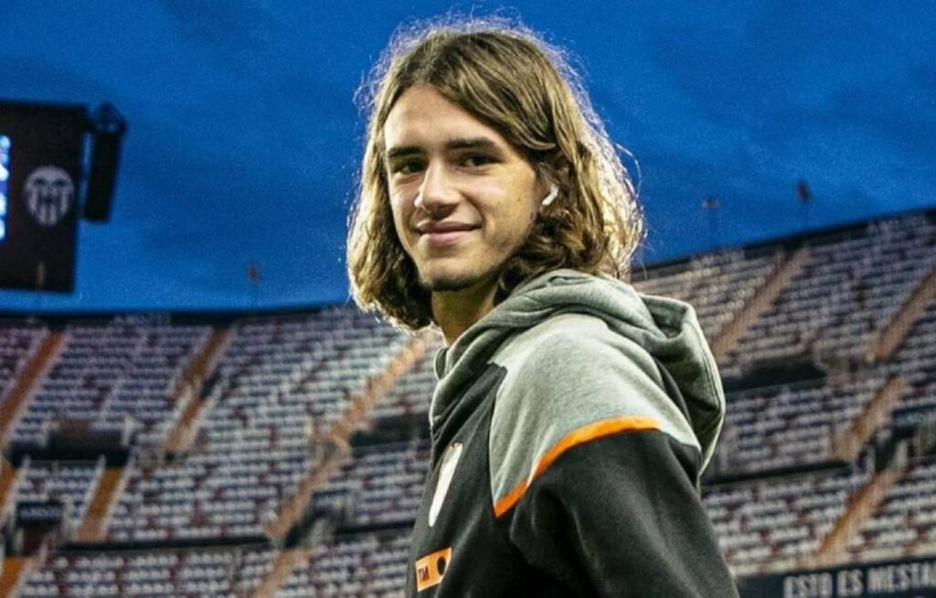 Un Nuevo Contrato para Yarek Asegurando su Futuro en el Valencia